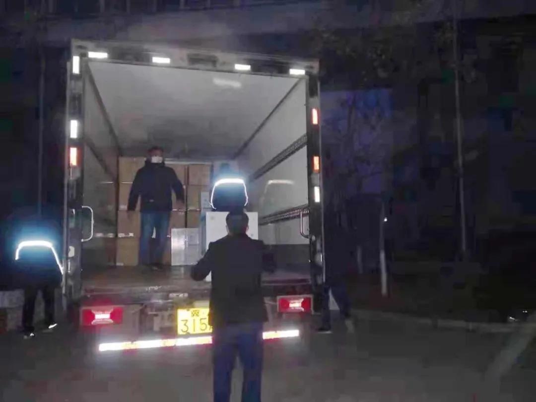 這樣深夜連續(xù)作業(yè)，已堅持了多日